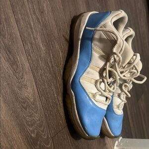 Jordan Men's White and Light Blue Low-Top Sneakers